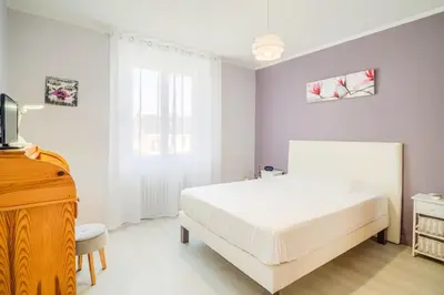 Un ou plusieurs lits dans un hébergement de l'établissement Belle maison avec jardin & espace d'hiver