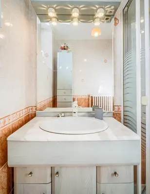 Salle de bains dans l'établissement Belle maison avec jardin & espace d'hiver