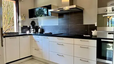 Cuisine ou kitchenette dans l'établissement Veranda - face à la mer - wifi