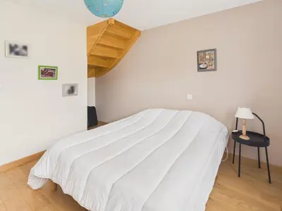 Un ou plusieurs lits dans un hébergement de l'établissement Jolie maison pour 6 avec jardin en plein centre