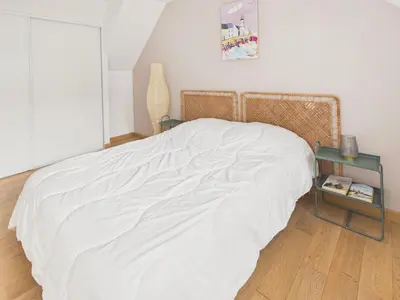Un ou plusieurs lits dans un hébergement de l'établissement Jolie maison pour 6 avec jardin en plein centre