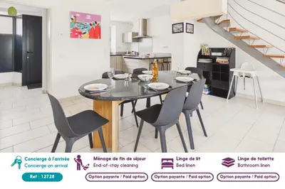 Cuisine ou kitchenette dans l'établissement Jolie maison pour 6 avec jardin en plein centre
