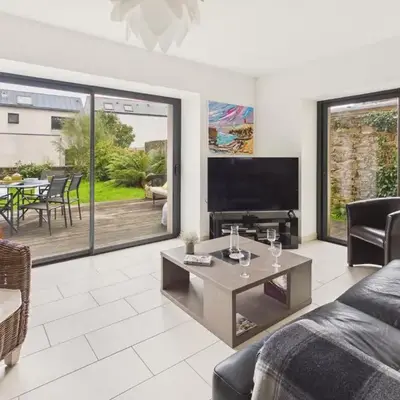 Jolie maison pour 6 avec jardin en plein centre