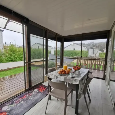 Balcon ou terrasse dans l'établissement Chalet in Pont L'Abbé near Ile Tudy