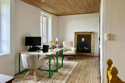 Télévision ou salle de divertissement dans l'établissement Charmante maison pour 7 sur la côte des légendes