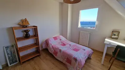 Un ou plusieurs lits dans un hébergement de l'établissement Grande maison lumineuse avec vue mer à Locquémeau