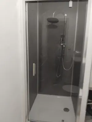 Salle de bains dans l'établissement BREST - Centre - pied a terre