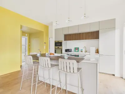 Cuisine ou kitchenette dans l'établissement Jolie maison de vacances pour 6 à 800m de la plage