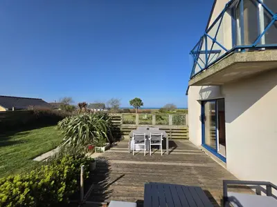Balcon ou terrasse dans l'établissement Maison bretonne face a la plage de la Greve Blanche