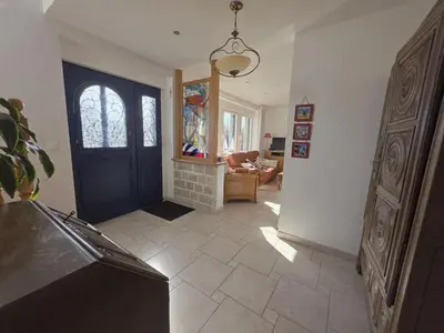 Coin salon dans l'établissement Maison bretonne face a la plage de la Greve Blanche