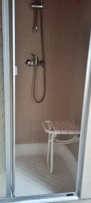 Salle de bains dans l'établissement Maisonnette T3 TY DRENEC