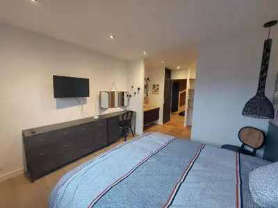 Un ou plusieurs lits dans un hébergement de l'établissement Maison ROSCOFF avec vue mer