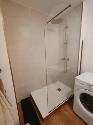 Salle de bains dans l'établissement L'Appart' 409 Vue mer exceptionnelle Plougonvelin