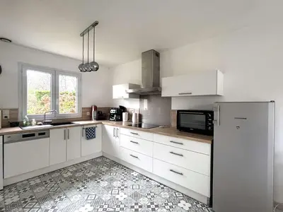 Cuisine ou kitchenette dans l'établissement Maison à Beg Meil, proche plages - 4 pers. - FR-1-481-192