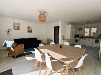 Coin salon dans l'établissement Maison à Beg Meil, proche plages - 4 pers. - FR-1-481-192