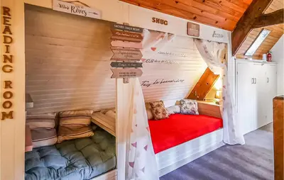 Un ou plusieurs lits dans un hébergement de l'établissement Cozy Home In Taulé With Kitchen