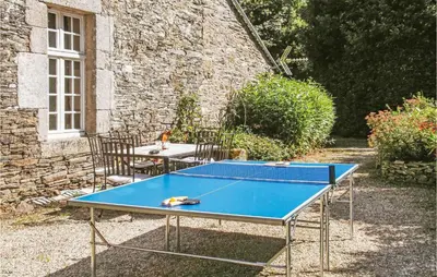 Tennis de table au sein de l'établissement Cozy Home In Taulé With Kitchen ou à proximité