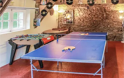 Tennis de table au sein de l'établissement Cozy Home In Taulé With Kitchen ou à proximité
