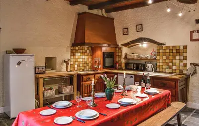 Cuisine ou kitchenette dans l'établissement Cozy Home In Taulé With Kitchen