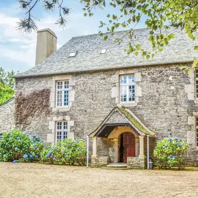 Cozy Home In Taulé With Kitchen