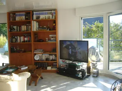Télévision ou salle de divertissement dans l'établissement kermajo