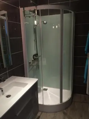 Salle de bains dans l'établissement Le Trymen