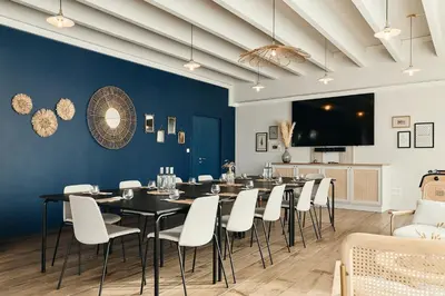 Télévision ou salle de divertissement dans l'établissement Hôtel de la Mer & Spa