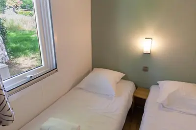 Un ou plusieurs lits dans un hébergement de l'établissement Camping de l'Orangerie de Lanniron