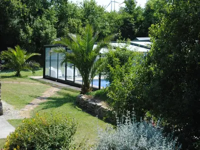 Jardin de l'établissement Peaceful Holiday Home in Plouguin with Indoor Pool