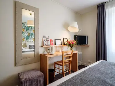 Télévision ou salle de divertissement dans l'établissement Hôtel La Résidence
