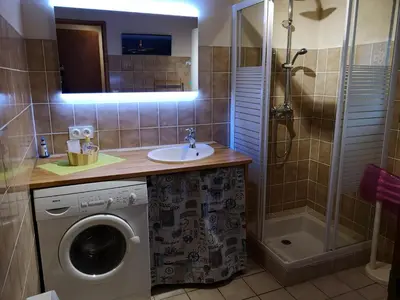Salle de bains dans l'établissement Gites de lardanva