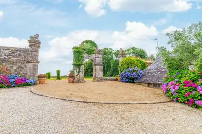 Jardin de l'établissement Manoir de Moëllien, The Originals Relais