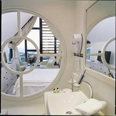 Salle de bains dans l'établissement Hostellerie de la Pointe Saint-Mathieu - SPA & Restaurant
