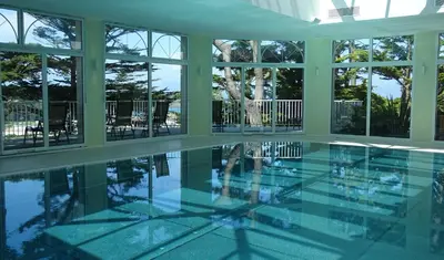 Piscine de l'établissement TI AL LANNEC Hotel - Restaurant & Spa ou située à proximité