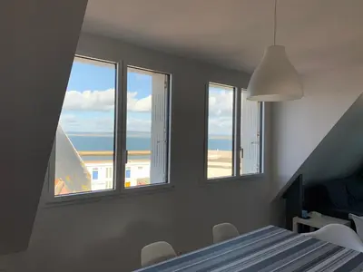 Vue générale sur la mer ou vue sur la mer prise depuis l'appart'hôtel