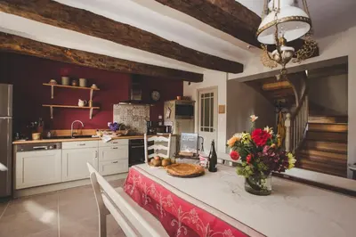 Cuisine ou kitchenette dans l'établissement Le Logis de Tréonvel