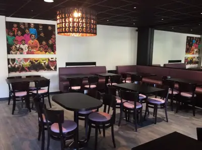 Restaurant ou autre lieu de restauration dans l'établissement Le Relais De La Place