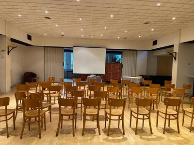 Espace de conférence ou salle de réunion dans l'établissement Le Relais De La Place