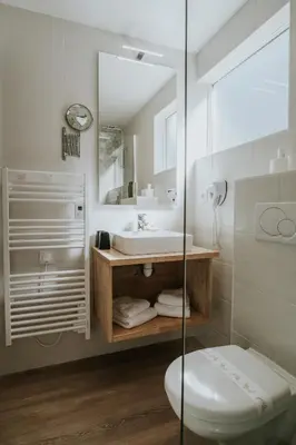 Salle de bains dans l'établissement Hôtel Aux Tamaris - Vue Mer