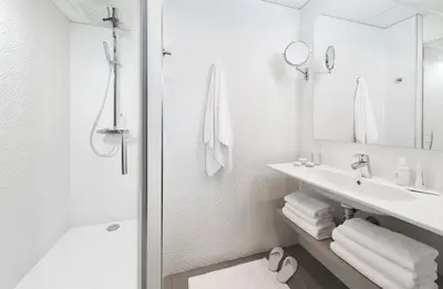 Salle de bains dans l'établissement Hôtel la Baie Valdys Resort & SPA