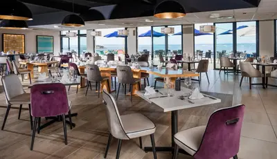 Restaurant ou autre lieu de restauration dans l'établissement Hôtel la Baie Valdys Resort & SPA