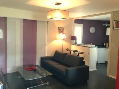 Coin salon dans l'établissement Duplex proche plage et centre ville