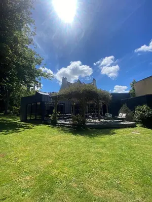 Jardin de l'établissement Le Clos Du Pontic Logis et Cit'Hotel