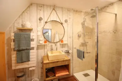 Salle de bains dans l'établissement La maison de l'Odet