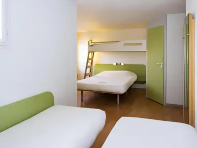 Un ou plusieurs lits dans un hébergement de l'établissement ibis budget Quimper