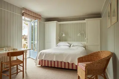 Un ou plusieurs lits dans un hébergement de l'établissement Le Grand Hotel des Bains & Spa - Bretagne