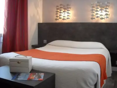Un ou plusieurs lits dans un hébergement de l'établissement Logis Hotel Bellevue