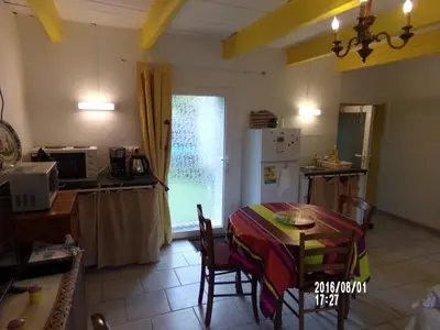 Cuisine ou kitchenette dans l'établissement Ty Kozh De L'aber