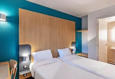 Un ou plusieurs lits dans un hébergement de l'établissement B&B HOTEL Quimper Nord Douarnenez