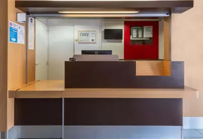 Télévision ou salle de divertissement dans l'établissement B&B HOTEL Morlaix